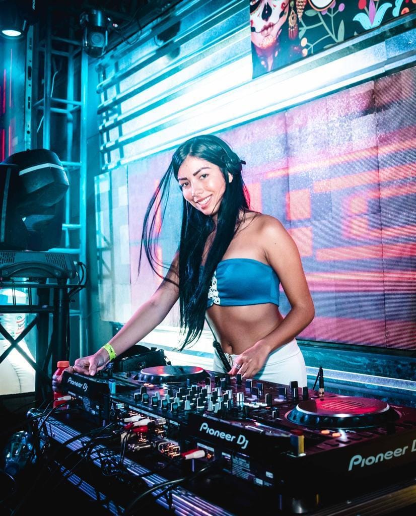Escalofriantes detalles del asesinato de la bella DJ Valentina Trespalacios 1 Escalofriantes detalles del asesinato de la bella DJ Valentina Trespalacios Poco a poco se conocen más detalles sobre el atroz asesinato de la hermosa Valentina Trespalacios, la Dj que fue hallada al interior de una maleta la tarde de este domingo en una calle del barrio Los Cámbulos, en la localidad de Fontibón.