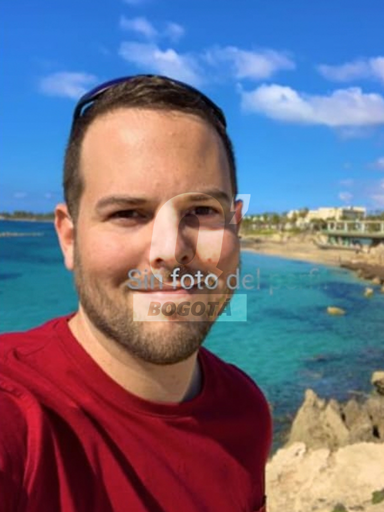 Este es el gringo al que vieron por última vez con la bella DJ Valentina En medio del dolor y el duelo que atraviesa la familia de la hermosa DJ Valentina Trespalacios, hallada muerta al interior de una maleta la tarde de este domingo en la localidad de Fontibón, esta le reveló a Q'HUBO detalles de la relación que sostenía la joven de 21 años con un extranjero, quien hasta este momento, para los allegados, es el principal sospechoso de su asesinato.