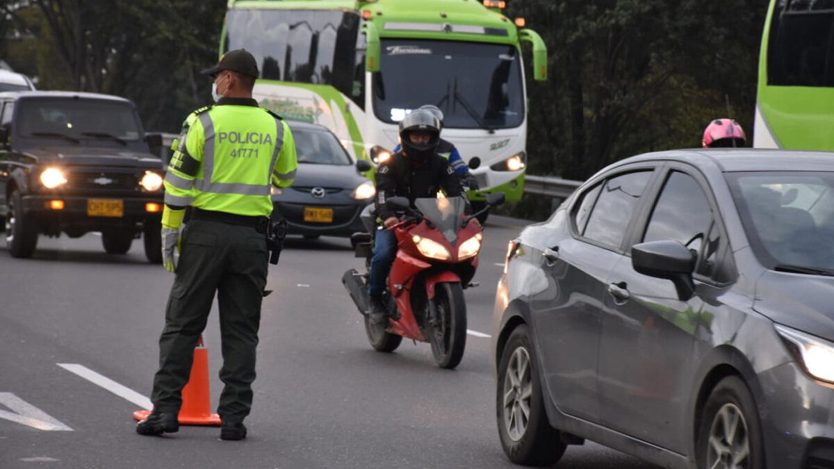 Anuncian cambios en la movilidad para el puente de Reyes 10 Anuncian cambios en la movilidad para el puente de Reyes Pilas viajeros porque el panorama en la movilidad de Bogotá y sus principales entradas es caótica, así que evite trancones y ponga cuidado a los cambios en Cundinamarca con respecto al puente de Reyes.
