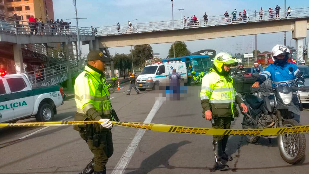 Fatal accidente de ciclista tiene afectada la movilidad 9 Fatal accidente de ciclista tiene afectada la movilidad En las horas de la mañana de este martes un ciclista perdió la vida luego de un aparatoso accidente de tránsito que se presentó en la Avenida Américas con Avenida Boyacá en sentido Occidente - Oriente.