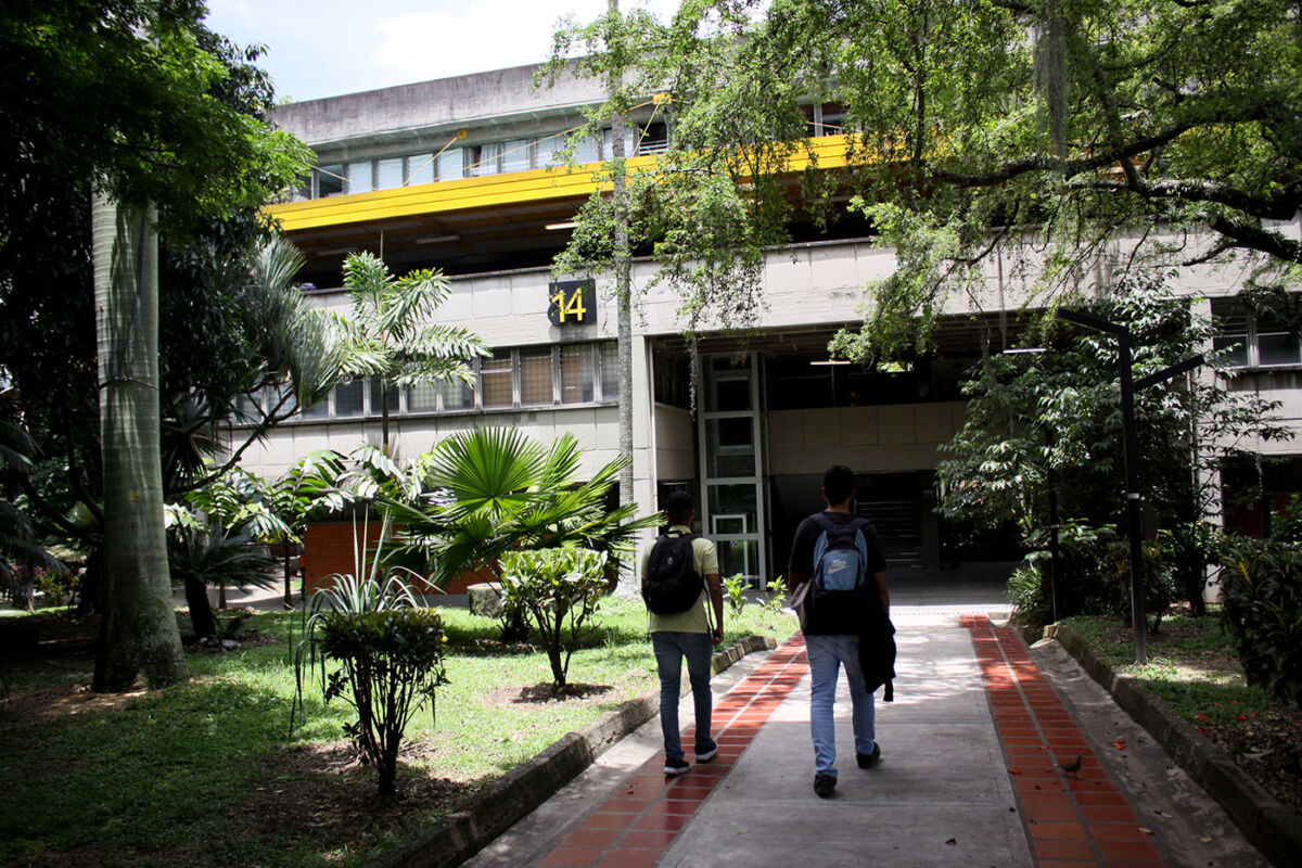 Gobierno Nacional anunció aumento de 60.000 cupos en universidad públicas En la Casa de Nariño, los rectores de las universidades públicas se reunieron con el presidente Gustavo Petro; el ministro de Educación, Alejandro Gaviria, y la jefe de despacho presidencial, Laura Sarabia, quienes hablaron sobre temas centrados en el sistema educativo de la educación superior.