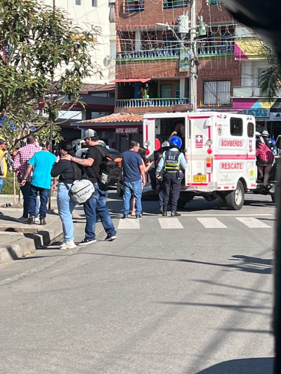 Grave accidente entre una lancha y una moto acuática dejó 11 heridos en Guatapé Once personas resultaron heridas luego de que una lancha y una moto náutica colisionaran, según reportó el Cuerpo de Bomberos de Guatapé, Antioquia.
