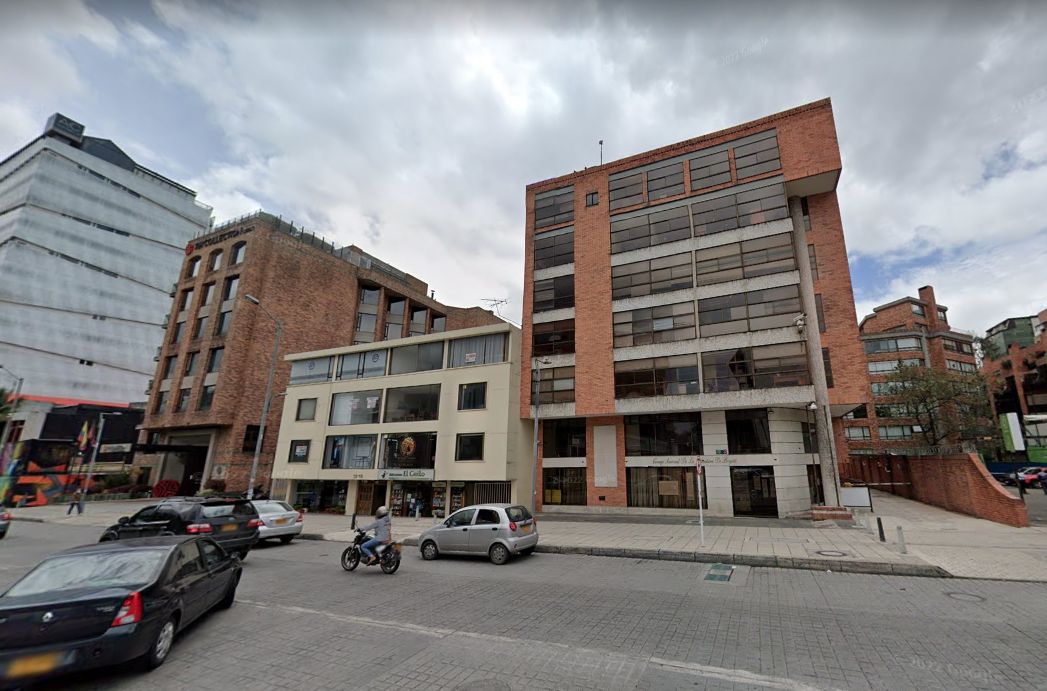 Hallan sin vida a guardia de seguridad en Chapinero 1 Hallan sin vida a guardia de seguridad en Chapinero Supervisores del equipo de seguridad del edificio del Consejo Seccional de la Judicatura, ubicado en la localidad de Chapinero, se llevaron tremendo susto sobre la mañana de ayer por cuenta de un desafortunado deceso que implica a uno de los trabajadores que velan por la seguridad del predio.