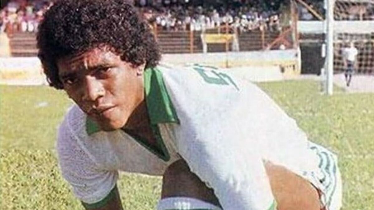 Luto en el fútbol colombiano: falleció Henry 'La Mosca' Caicedo 1 Luto en el fútbol colombiano: falleció Henry 'La Mosca' Caicedo El fútbol colombiano llora la partida del exfutbolista Henry 'La Mosca' Caicedo, emblemático con el Deportivo Cali, falleció luego de complicaciones en su salud después de sufrir un derrame cerebral el año pasado.