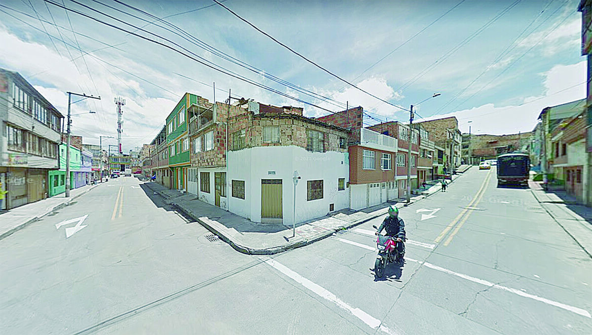 A tiros asesinaron a Kevin en Ciudad Bolívar En una desolada calle del barrio San Francisco (Ciudad Bolívar), un muchacho de 23 años fue asesinado la noche de este jueves, luego de que un sujeto le saliera al paso y le propinara dos tiros.