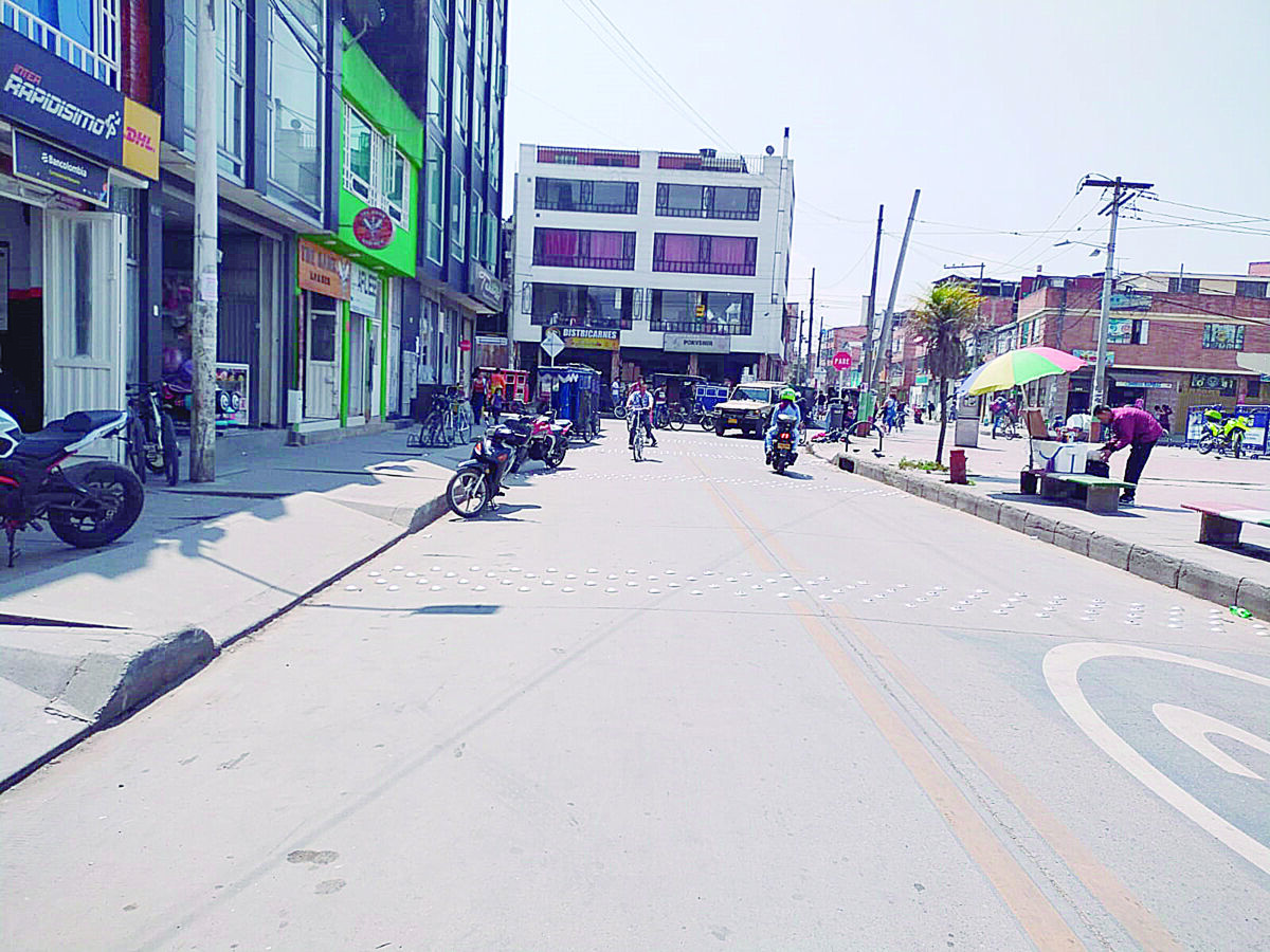 Extraña muerte de un hombre en Kennedy Tras la llegada de unidades del CTI de la Fiscalía General de la Nación a una de las viviendas del barrio Dindalito (localidad de Kennedy) sobre la 1:00 p.m. de ayer, más de un trabajador, y hasta los transeúntes de la zona, se miraron los unos a los otros, diciéndose con las miradas “¿qué pasó?” sin obtener respuestas a la pregunta.