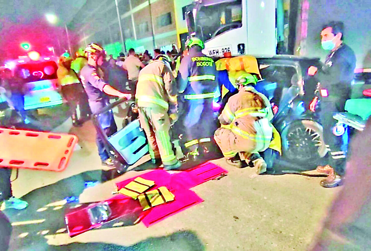 Niña murió en terrible accidente de tránsito en Puente Aranda 1 Niña murió en terrible accidente de tránsito en Puente Aranda En horas de la noche del viernes, un terrible accidente de tránsito en Puente Aranda cobró la vida de una menor de tan solo 5 añitos. En estos hechos otras tres personas resultaron lesionadas.