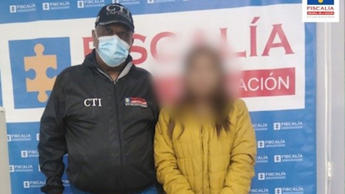 Infame: mujer que cuidaba a menor la explotaba como modelo webcam en Bogotá A la cana fue enviada una mujer que habría explotado sexualmente a una menor de 14 años como modelo webcam y en portales virtuales de contenido para adultos en Usme.