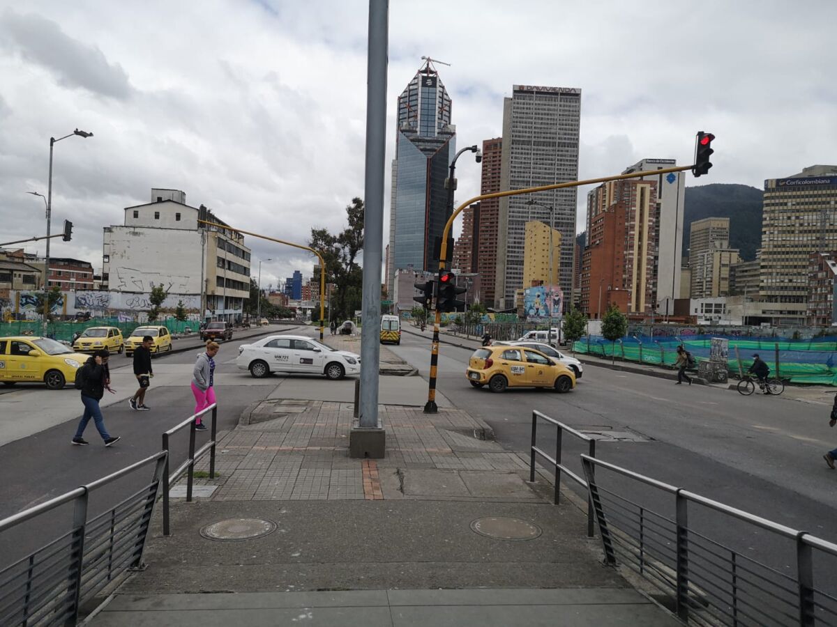 Insólita pelea a muerte por “tarro de pegante” en Los Mártires Las riñas siguen siendo una constante en la capital del país, y es que tal parece que cualquier desacuerdo entre algunos ciudadanos termina siendo un detonante para actuar de forma violenta, e incluso tomarse el derecho de acabar con una vida.