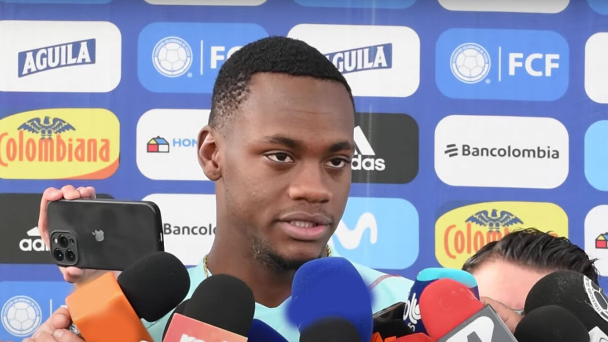 John Jáder Durán, el crack de la Sub 20 que se va a jugar a la Liga Premier El jugador colombiano, John Jáder Durán, viene de jugar en el fútbol de los Estados Unidos y ahora espera ganarse con goles el cariño del Aston Villa de Inglatarra en la Liga Premier.