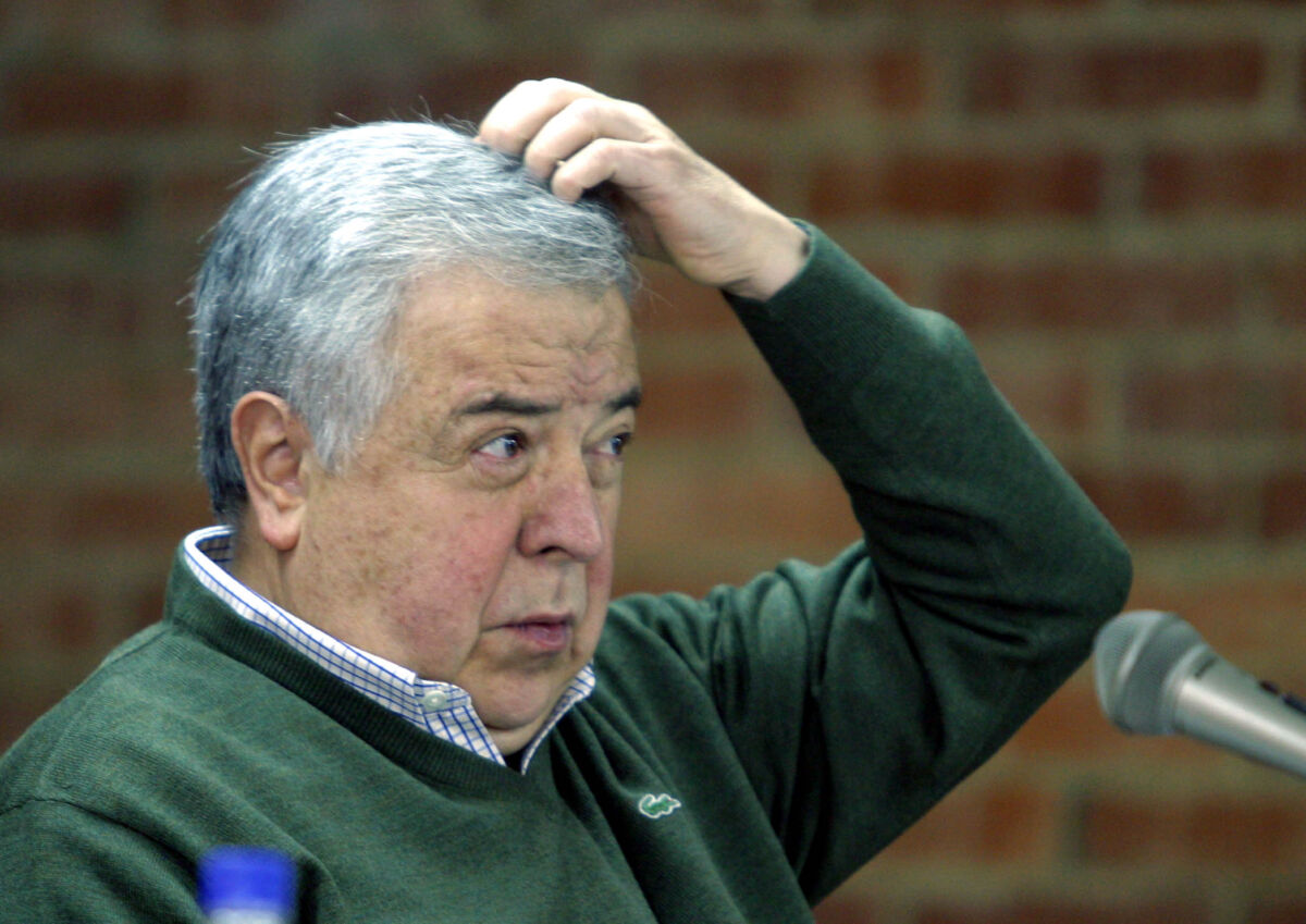 La hermana de los Rodríguez Orejuela se entregó ante la Fiscalía Amparo Rodríguez Orejuela, hermana menor de los capos del cartel de Cali Gilberto y Miguel Rodríguez Orejuela, se entregó este viernes a los funcionarios del CTI de la Fiscalía en las instalaciones del barrio Santa Mónica, en el norte de Cali.