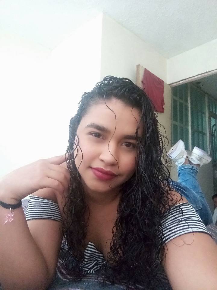 Extraña muerte de Angie y sus hijos en Bosa 1 Extraña muerte de Angie y sus hijos en Bosa Un sinfín de interrogantes invade la cabeza de los vecinos del barrio El Remanso, en límites con el barrio Villa Emma (Bosa), luego de la extraña muerte de una joven mujer y sus dos pequeños, de origen venezolano.