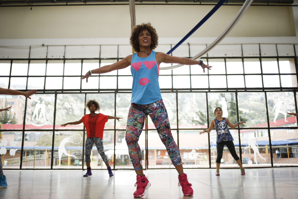 Los beneficios de practicar actividad física a diario para su salud Practicar al menos 30 minutos de actividad física pueden ayudarle a mejorar su estado físico y prevenir el riesgo de muerte ante varias enfermedades cardiovasculares.