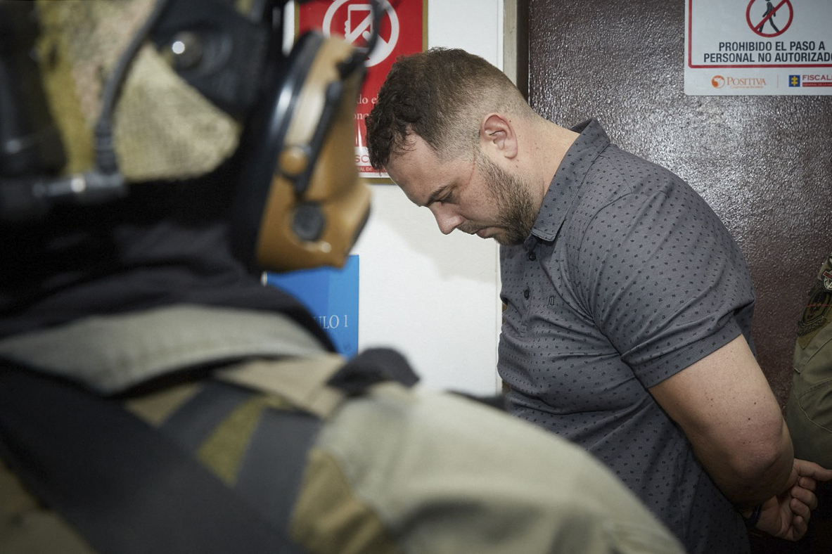 Modelo webcam reveló que John Poulos pagaba por sus "servicios" Alrededor del crimen de Valentina Trespalacios y de su presunto homicida, el estadounidense John Poulos, se han tejido una serie de teorías e hipótesis de lo que pudo ocurrir previo al feminicidio. Incluso, la vida privada de la víctima y del acusado han quedado expuestas a tal punto que se han revelado intimidades de ambos.
