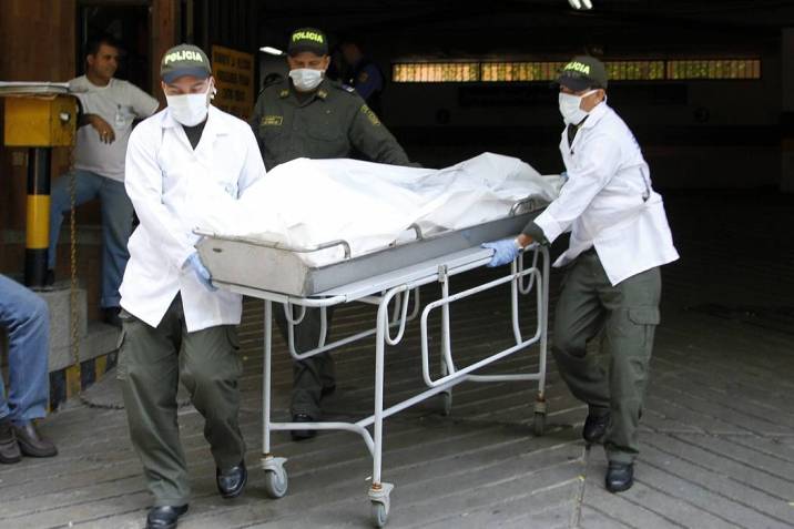 Motero perdió la vida en siniestro vial por Fontibón Un motociclista perdió la vida la noche de este jueves, luego de que fuera arrollado por un camión en la localidad de Fontibón. El responsable huyó del lugar y las autoridades lo están buscando.