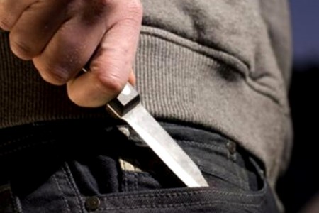 Muerte en el barrio La Alameda 1 Muerte en el barrio La Alameda Con los primeros rayos del sol del martes, un hombre malherido fue encontrado por las autoridades tendido en vía pública en el barrio La Alameda de la localidad de Santa Fe.