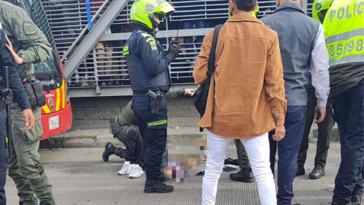 Murió pillo que resultó herido en medio de un atraco en Soacha La mañana de este viernes se confirmó que el pillo que resultó herido ayer en medio de un atraco en el municipio de Soacha falleció.