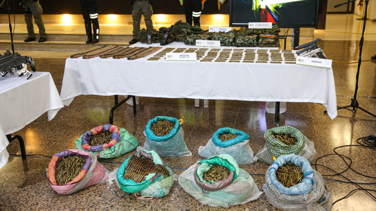 Policía incautó poderoso arsenal que iba a ser entregado a grupos armados  Las autoridades lograron, según ellos, la mayor incautación de armamento en los últimos años en medio de un procedimiento policial en Nariño.