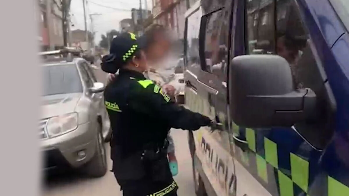 Policía rescató a niña abandonada en una vivienda en Fontibón Ante un llamado de la ciudadanía, las autoridades rescataron a una niña de dos años que, presuntamente, estaba en condición de abandono al interior de una vivienda en Fontibón.