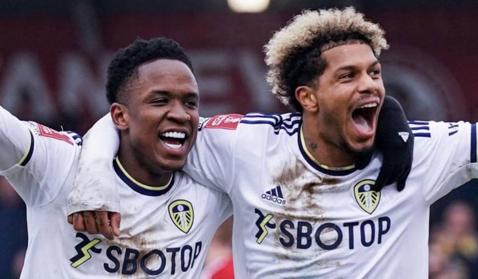 Vea el golazo que marcó Luis Sinisterra con el Leeds United El colombiano Luis Sinisterra reavivó a la hinchada del Leeds United con un golazo que marcó en el encuentro ante Accrington de la tercera división inglesa, este partido de la FA Cup terminó con un 3-1.