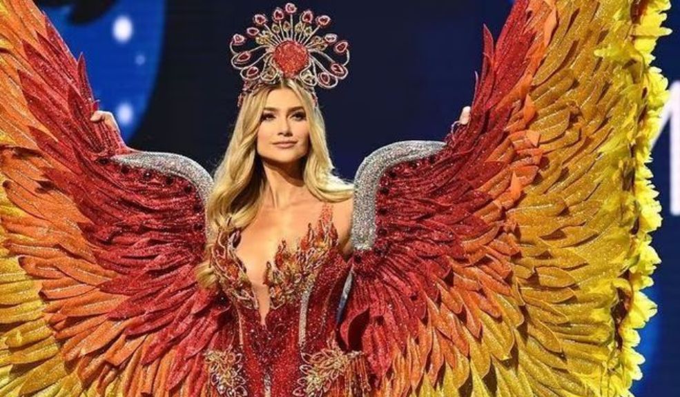 Arrancó Miss Universo, Colombia la gran favorita 3 Arrancó Miss Universo, Colombia la gran favorita Este sábado 14 de enero se conocerá quien será la mujer que porte la corona de Miss Universo. María Fernanda Aristizábal, Miss Colombia, es una de las favoritas para ganar este certamen.
