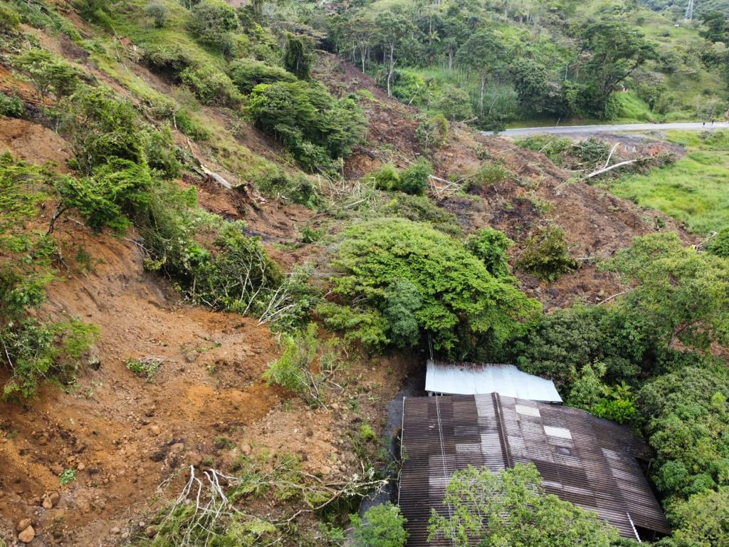 Precios de alimentos se subirían más por las nubes por el cierre de la vía Panamericana Debido a la temporada invernal que afecta a los departamentos de Cauca, Nariño y Valle del Cauca, en el sur del país, el bloqueo de la salida de alimentos a otras regiones de Colombia por la vía Panamericana ocasionaría un alza en los precios.