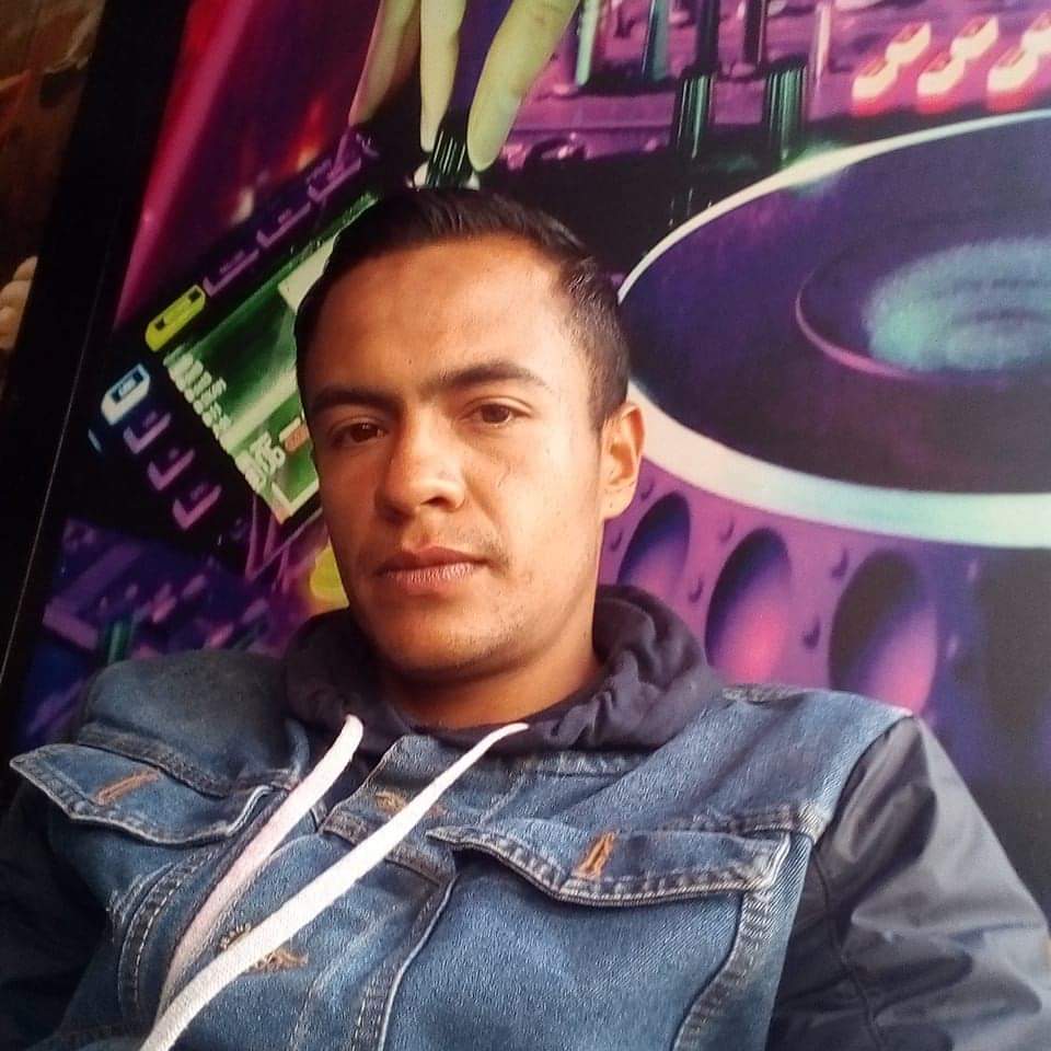 Riña y muerte en hotel del Santa Fe El rumor rápidamente se esparció en la zona. Las voces del sector aseguraban que en la mañana de este sábado, en uno de los hoteles de la 'Zona de Tolerancia', habían herido de muerte a un hombre que estaba en compañía de una de las trabajadoras sexuales del barrio Santa Fe. “No se sabe cómo empezó esa trifulca, lo cierto es que a un señor lo apuñalaron y se lo llevaron para el hospital muy grave. Eso sería por ahí entre 5 y 6 de la mañana, pero de ahí para allá lo que le diga es mentira”, le dijo a Q'HUBO un comerciante del barrio ubicado en pleno corazón de la capital, a propósito del ataque del que fue víctima un hombre de 30 años, quien luego de recibir una fatal herida falleció camino a un centro médico cercano.