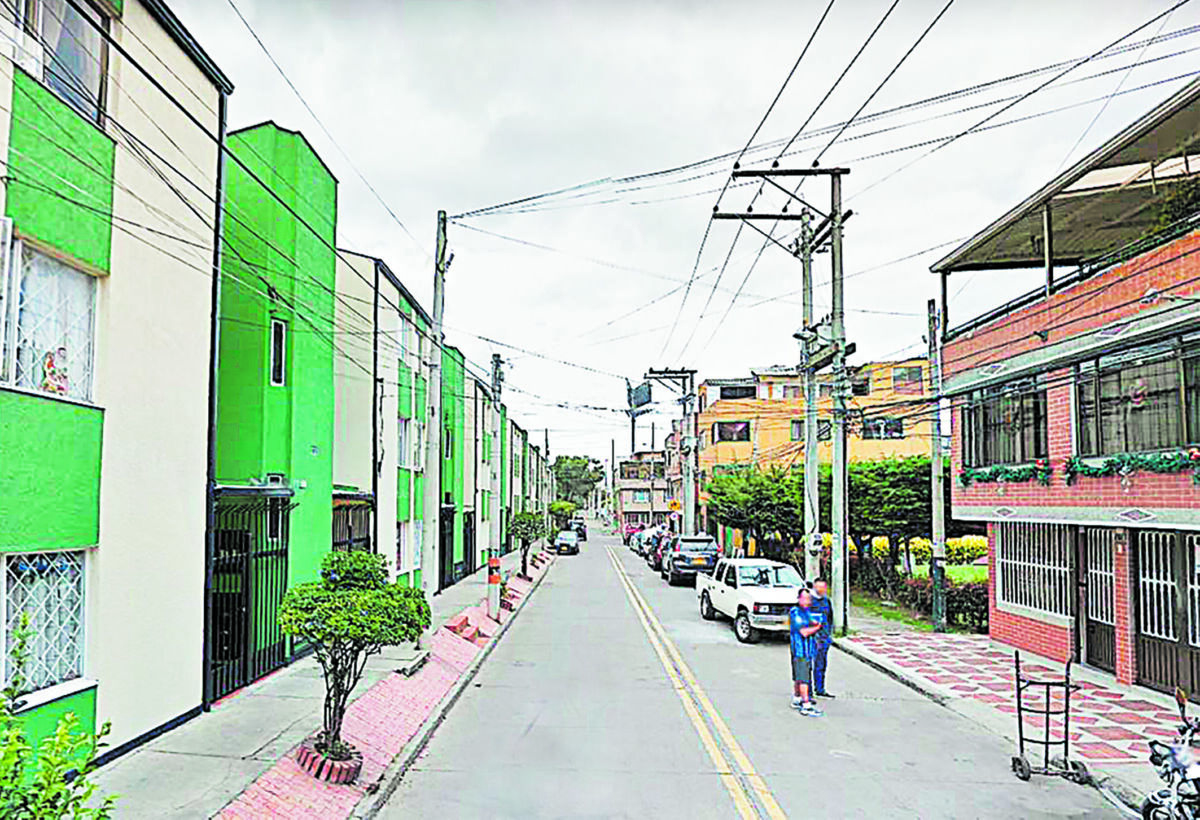 Un sicario terminó con la vida de Jarvin en Usaquén 2 Un sicario terminó con la vida de Jarvin en Usaquén La víctima recibió varios tiros de parte de un sujeto que vio a Jarvin con vida minutos antes de que se escucharan las detonaciones en el barrio Dorado, de Usaquén.