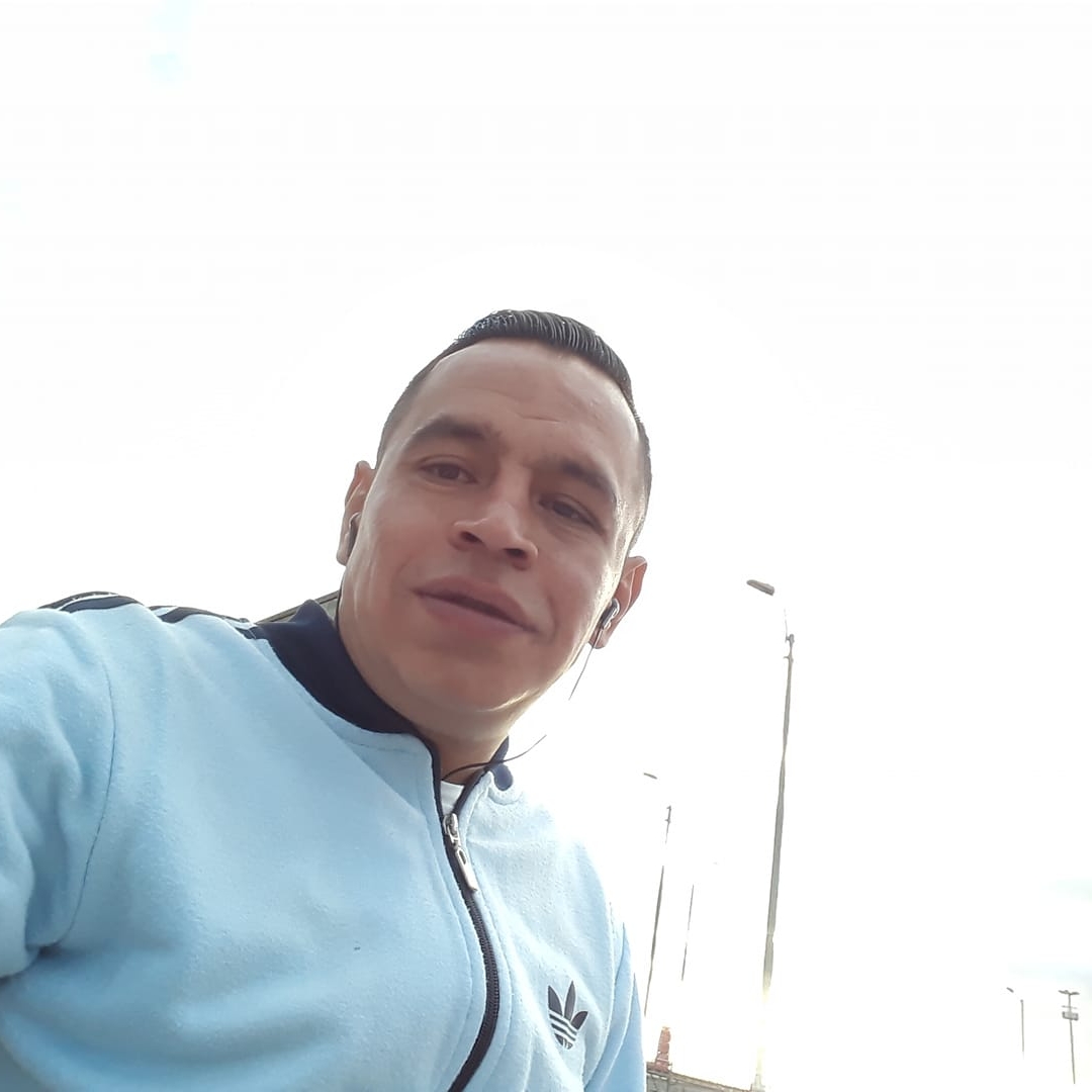 Un sicario terminó con la vida de Jarvin en Usaquén 1 Un sicario terminó con la vida de Jarvin en Usaquén La víctima recibió varios tiros de parte de un sujeto que vio a Jarvin con vida minutos antes de que se escucharan las detonaciones en el barrio Dorado, de Usaquén.