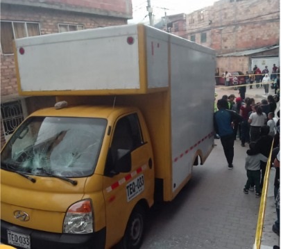 ¡Atroz! bebé fue arrollado en Rafael Uribe 1 ¡Atroz! bebé fue arrollado en Rafael Uribe Una tragedia tiene de luto a los habitantes del barrio Chircales, en la localidad de Rafael Uribe, luego que en horas de la tarde del lunes 23 de enero, un pequeñito de tan solo 2 años falleciera tras ser arrollado por un vehículo en una de las cuadras del sector.