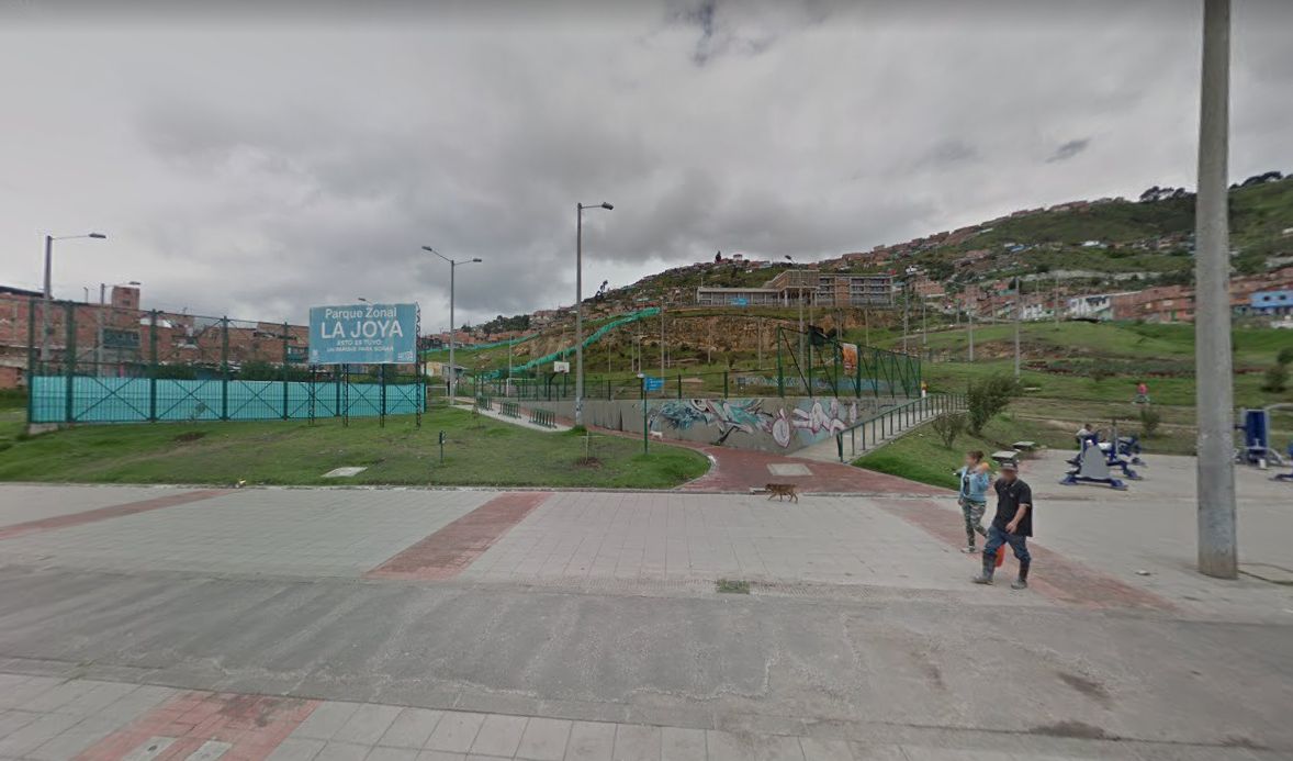 Encuentran en caño de Ciudad Bolívar un hombre muerto 1 Encuentran en caño de Ciudad Bolívar un hombre muerto Un hombre de 29 años que fue encontrado hace pocos minutos sin vida y flotando en un caño de la localidad de Ciudad Bolívar. Los residentes del sector del parque La Joya, fueron quienes les informaron a las autoridades del aterrador hallazgo en la mañana de este viernes.