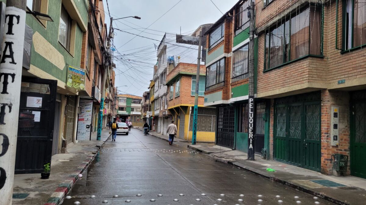 Extraño homicidio en El Palmar de Engativá Las autoridades de Engativá están centrando sus esfuerzos en el esclarecimiento de un crimen ocurrido la noche de este viernes en las calles del barrio El Palmar, a la altura de la calle 67 con carrera 118A.