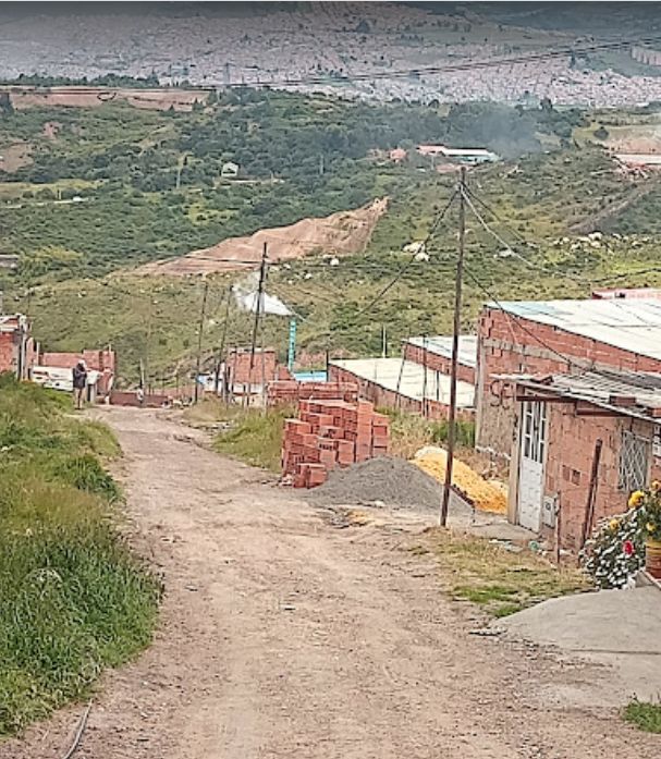 Encontraron cuerpo en zona boscosa de Soacha 1 Encontraron cuerpo en zona boscosa de Soacha Con los primeros rayos del sol del jueves, la comunidad de la parte baja del sector de El Progreso, barrio Villa Esperanza (en el vecino municipio de Soacha), se percataron que en zona boscosa estaba el cuerpo tendido de un hombre. Al verificar cómo se encontraba, sellevaron la sorpresa de que este sujeto no respondía a los llamados y que, al parecer, estaba sin signos vitales.