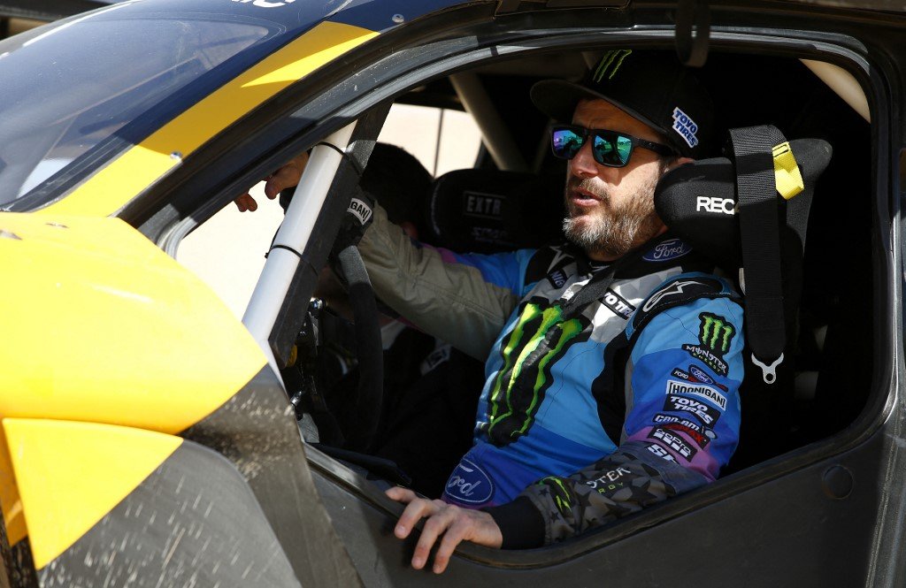 Murió estrella de YouTube y piloto de rally en grave accidente 1 Murió estrella de YouTube y piloto de rally en grave accidente El piloto de rally y reconocido youtuber estadounidense Ken Block falleció a los 55 años en un accidente de motonieve en una pendiente en Utah, informó el lunes su equipo Hoonigan Racing Division.