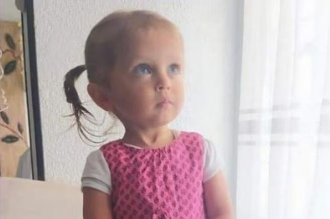 ¿Dónde está Sara Sofia? 2 años después, su paradero sigue siendo un misterio &nbsp;Poco o nada se conoce del paradero de Sara Sofía Galván, la niña de 2 años de edad que desapareció hace dos años en Bogotá y de quien no se tienen pistas ciertas de su paradero. Desde ese momento su mamá, Carolina Galván, y su padrastro, Nilson Díaz, han dado varias versiones encontradas sobre lo que ocurrió, lo que ha dificultado la búsqueda.