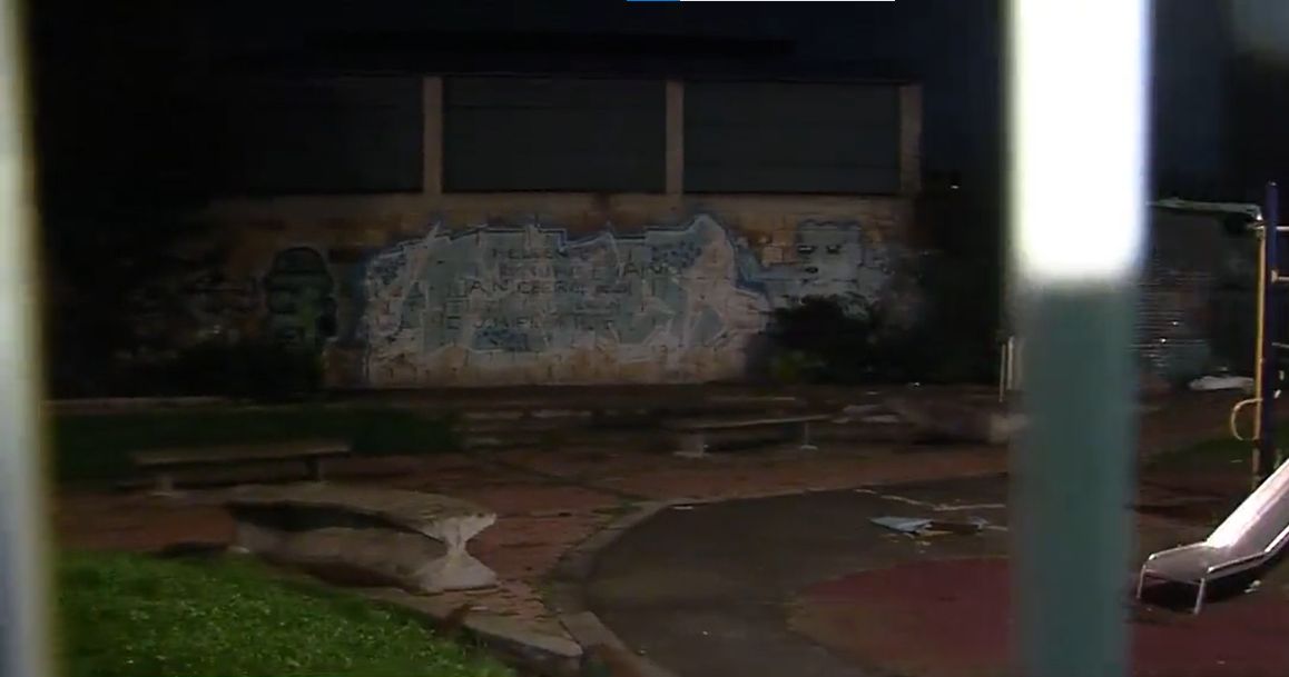 No dejan ni dormir: delincuentes robaron un apartamento en Bosa 1 No dejan ni dormir: delincuentes robaron un apartamento en Bosa Los delincuentes siguen haciendo de las suyas en Bogotá, pues anoche, una familia resultó afectada luego de que pillos se entraran a su apartamento y les hicieran millonario robo en el barrio Bosa Caldas, localidad de Bosa.