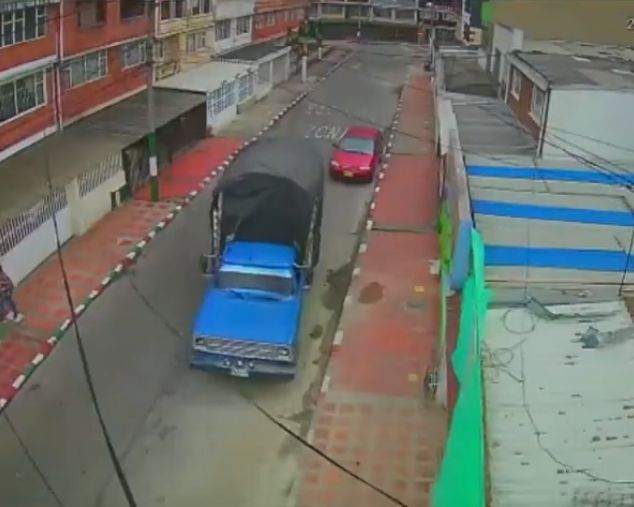 Los 'prueba llaves' tienen azotados a los vecinos de Puente Aranda La situación de los 'prueba llaves' es un dolor de cabeza para los habitantes de la localidad de Puente Aranda, pues estos delincuentes se movilizaban en un camión de trasteo listo para llevarse los bienes ajenos.
