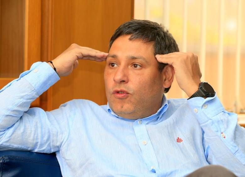 Acusan de acoso a Mauricio Lizcano, director del Dapre 1 Acusan de acoso a Mauricio Lizcano, director del Dapre Una mujer que asegura haber sido acosada por el actual director del Departamento Administrativo de la Presidencia, Mauricio Lizcano, cuando fue senador en el año 2016 fue revelado en las últimas horas por la periodista Vanessa de La Torre en el diario español El País.