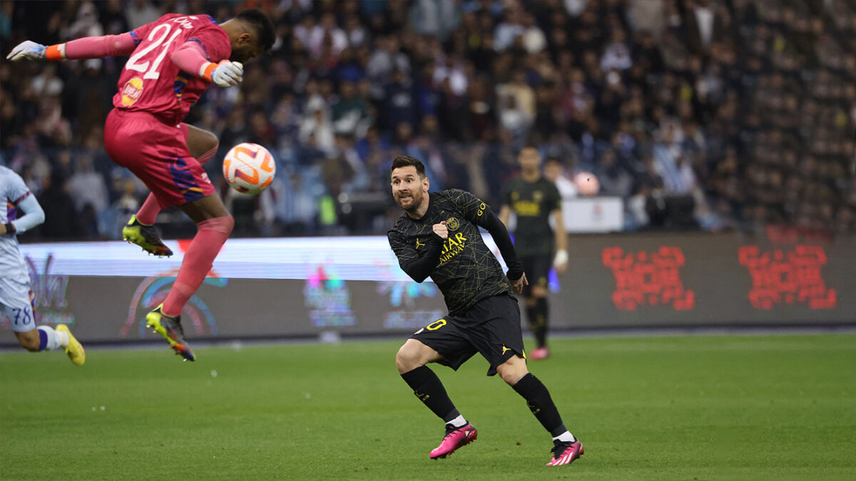 Lionel Messi le ganó el duelo a Cristiano Ronaldo en Arabia El PSG, con gol de Lionel Messi, derrotó por 5 a 4 al Riyadh Season, en el que Cristiano Ronaldo marcó dos goles.