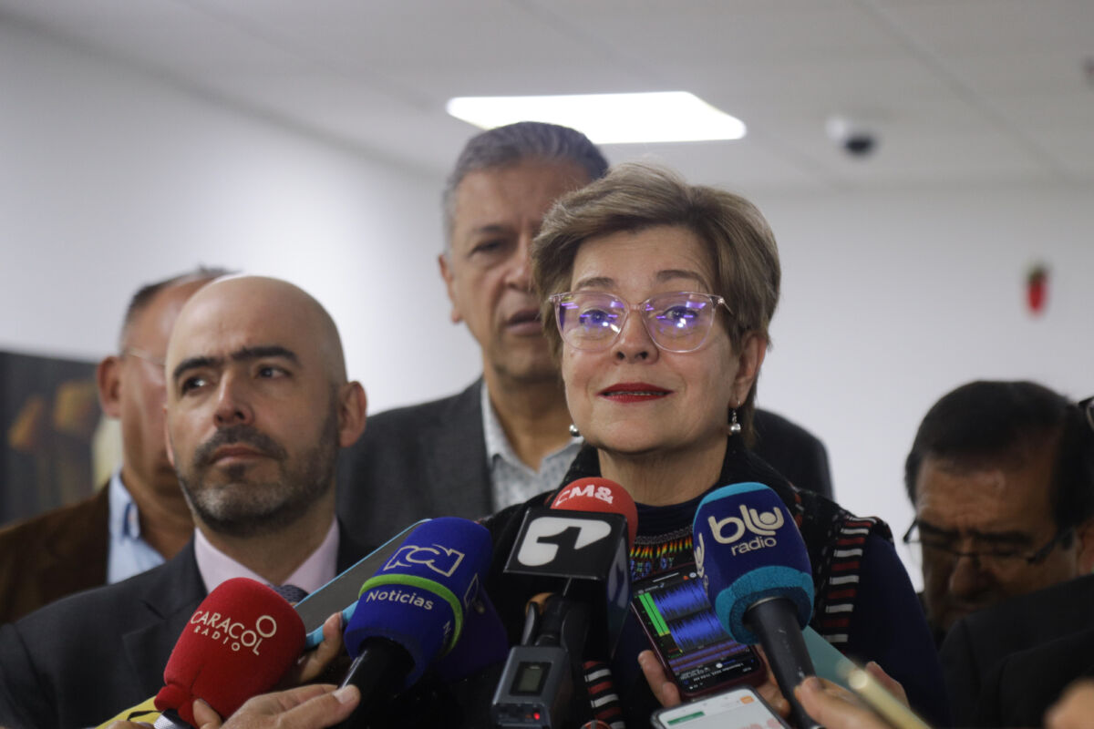 El plan de MinTrabajo para formalizar cerca de 600 mil trabajadores en el país 1 El plan de MinTrabajo para formalizar cerca de 600 mil trabajadores en el país Cerca de 2 mil empresas de consultoría en vigilancia y seguridad privada participarán del plan que pretende adelantar el gobierno.