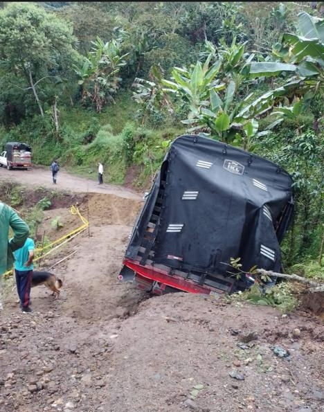 Ojo si este fin de semana piensa viajar por carreteras debido a las fuertes lluvias Si piensa movilizarse por carretera, deberá revisar antes el estado de las vías para que no sea víctima de un siniestro por culpa de las lluvias y los deslizamientos de tierra.