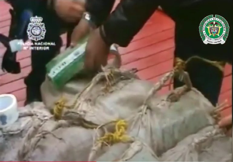 Capturan en Colombia dos prófugos que buscaban en los Estados Unidos 1 Capturan en Colombia dos prófugos que buscaban en los Estados Unidos Las autoridades colombianas capturaron en las últimas horas a dos hombres que tienen cuentas pendientes con la justicia de los Estados Unidos, en operaciones adelantadas en Bogotá y Barranquilla.