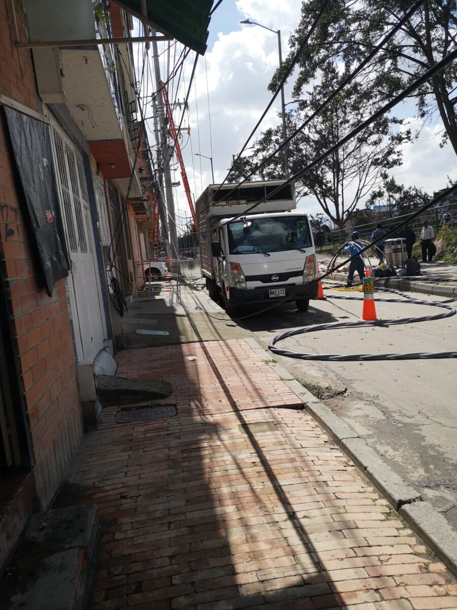 Puñalada mortal a joven en Bosa Un reguero de sangre encontraron los transeúntes ayer en el barrio El Anhelo, en la localidad de Bosa, a tempranas horas de la mañana. El extraño suceso los dejó con interrogantes sobre lo sucedido en la noche anterior.