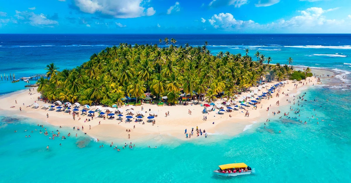 ¡Aliste las maletas! No subirá el precio de la tarjeta de turista para entrar a San Andrés Debido a la caída en el número de visitantes a las playas de San Andrés, la Gobernación de la Isla decidió congelar el precio de la tarjeta de turismo, la cual es obligatoria para ingresar.