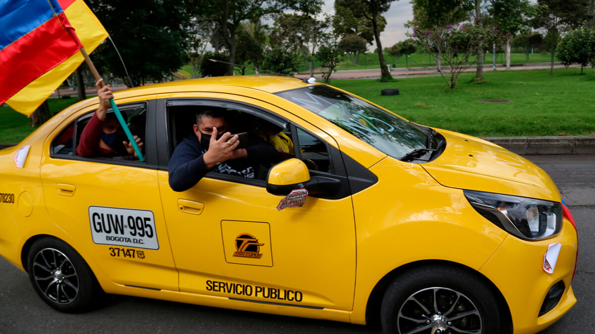 Taxistas no descartan idea de paro nacional por alza en la gasolina