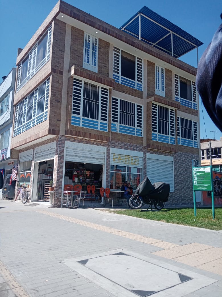Asesinaron a Holman en una panadería de Bosa 1 Asesinaron a Holman en una panadería de Bosa Paralizados de miedo quedaron los ciudadanos que se encontraban pasado el mediodía del miércoles en el barrio Bosa Nova, tras escuchar el sonido de un arma de fuego y percatarse que dentro de un establecimiento comercial una persona estaba gravemente lesionada.