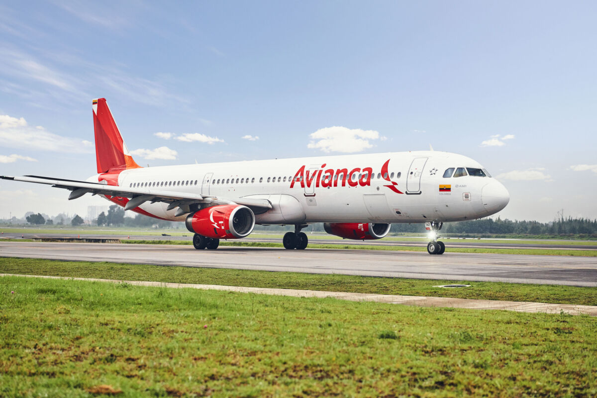 ¡Macabro hallazgo! Encuentran dos cadáveres en avión de Avianca en El Dorado 7 ¡Macabro hallazgo! Encuentran dos cadáveres en avión de Avianca en El Dorado En la mañana de sábado se dio a conocer que fueron hallados dos cuerpos sin vida dentro del tren de aterrizaje de un avión de Avianca que aterrizó en el aeropuerto El Dorado.
