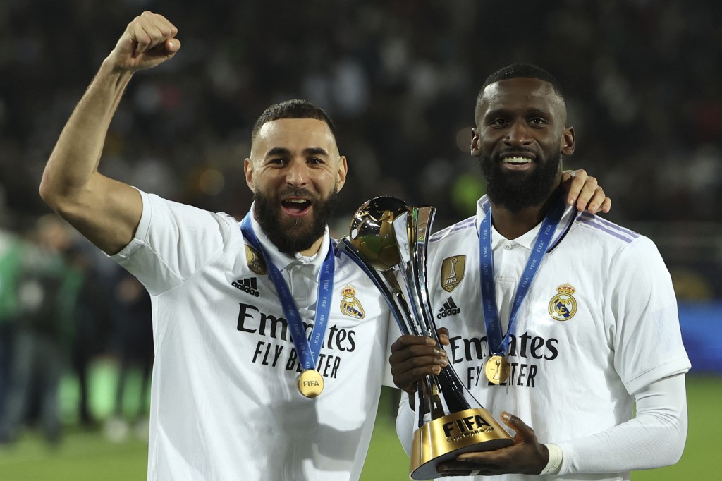 Real Madrid se coronó rey del mundo de clubes 1 Real Madrid se coronó rey del mundo de clubes El Real Madrid venció 5-3 al Al Hilal y se proclamó campeón del mundo de clubes por quinta vez en su historia, este sábado en Rabat, en un duelo en el que mostró su exuberancia ofensiva ante un campeón asiático que se va con la cabeza muy alta.