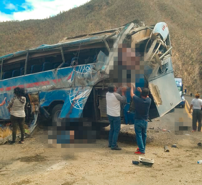 10 Colombianos murieron en busca del 'sueño americano' Este domingo se registró un aparatoso accidente de tránsito en el estado de Puebla, en México, entre un bus de turismo y un camión que dejó como saldo una alarmante cifra: 15 personas fallecidas y 30 heridas.
