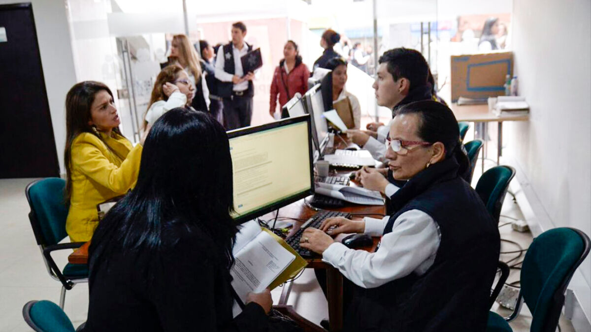 2.000 vacantes de empleo para todos los gustos Siguen lloviendo las ofertas de empleo para todos los colombianos que se encuentren tocando todas las puertas, con el fin de obtener buen puesto laboral.